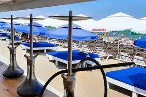 Хорошие новости: в Аркадии освободили часть пляжа от платных топчанов