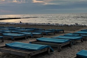Хорошие новости: в Аркадии освободили часть пляжа от платных топчанов