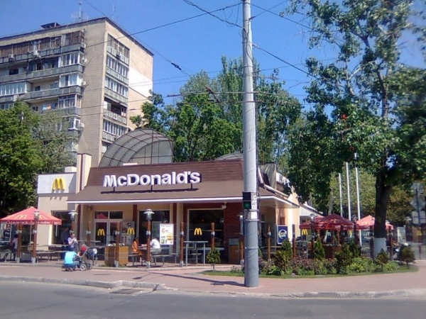 Макдональдс на площади Толбухина реконструируют с раширением