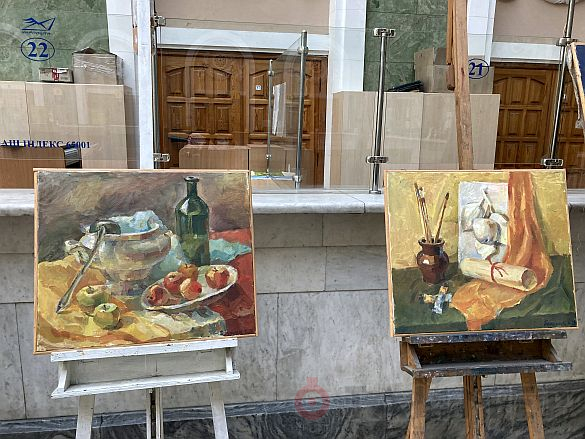 На одесском Главпочтамте показали картины с самоварами