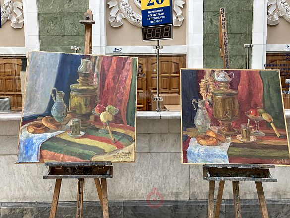 На одесском Главпочтамте показали картины с самоварами