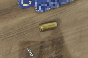 В Аркадии мужчина устроил стрельбу и силой удерживал двух женщин