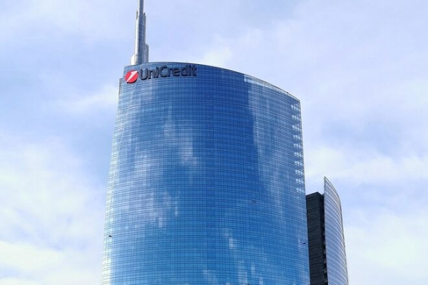 
Итальянский UniCredit отказался покупать крупный российский банк из-за ситуации вокруг Украины
