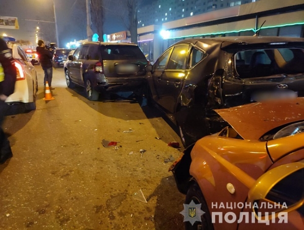 На Таирова водитель сбил девочку и протаранил три автомобиля