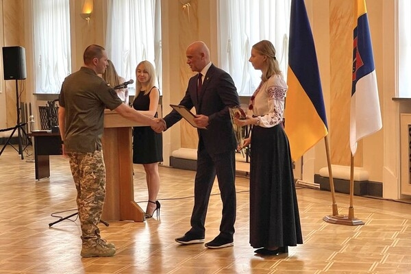 Сняли клип и возложили цветы: как в Одессе отмечают День Независимости 