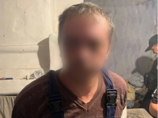 Під Києвом 37-річний чоловік розбещував шестирічну дівчинку: негідника затримали