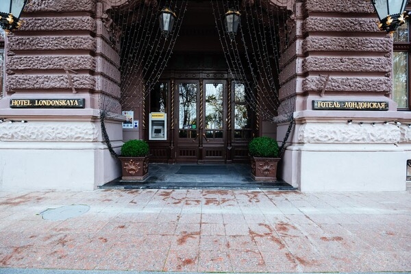 На зданиях в Одессе появились "голубые щиты"