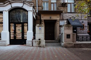 На зданиях в Одессе появились "голубые щиты"