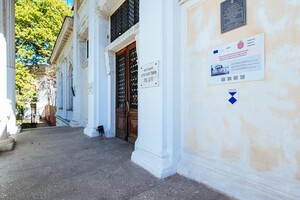 На зданиях в Одессе появились "голубые щиты"