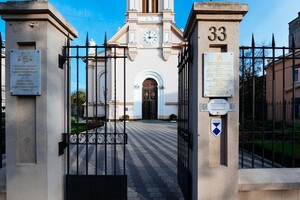 На зданиях в Одессе появились "голубые щиты"
