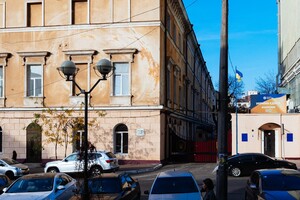 На зданиях в Одессе появились "голубые щиты"
