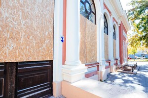 На зданиях в Одессе появились "голубые щиты"