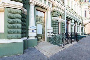 На зданиях в Одессе появились "голубые щиты"