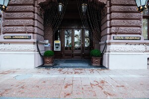 На зданиях в Одессе появились "голубые щиты"
