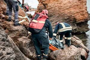 Тело женщины, утонувшей неделю назад в Фонтанке, прибило к скалам