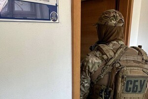 СБУ задержала нечистых на руку работницу налоговой и таможенника в Одессе